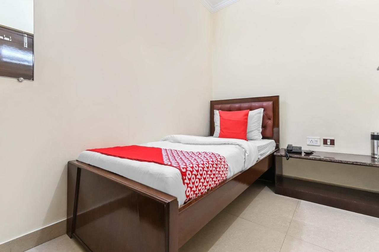 Oyo 49672 Hotel Galaxy Moradabad Εξωτερικό φωτογραφία